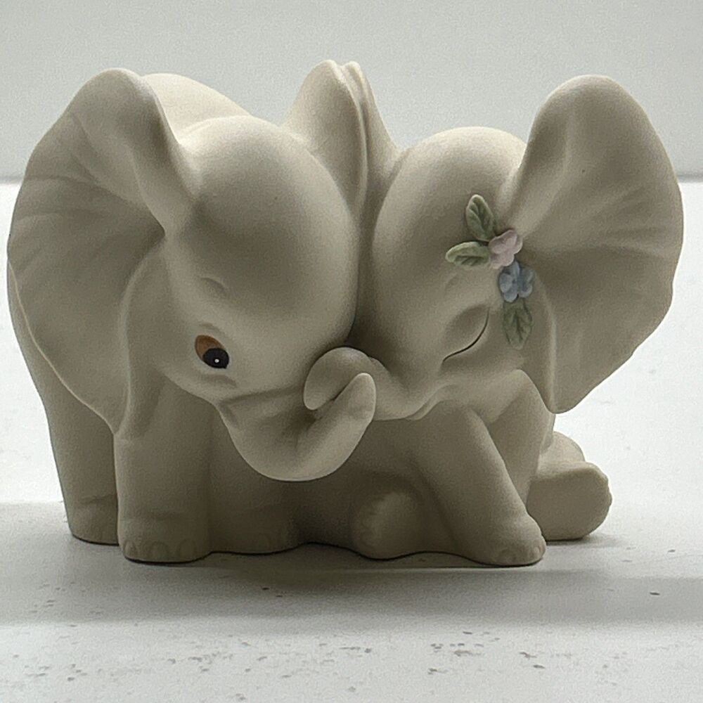 Homco 1993 Elephants In‎ Love Trunks Hugging Vintage Porcelain/Ceramic Figurine